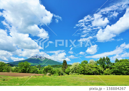 青森県 夏の青空と岩木山 青森県 夏の青空と岩木山 138884267