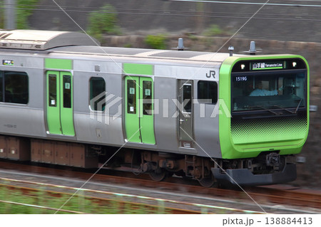 ［JY］山手線E235系電車（流し撮り） 138884413