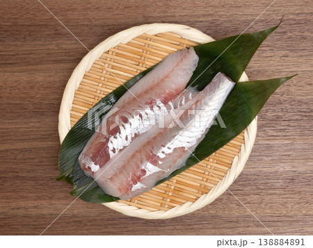 刺身用のホウボウの切り身 138884891