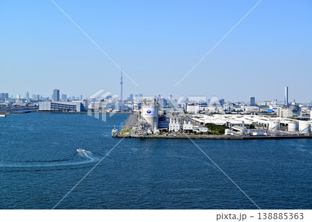東京ゲートブリッジから見た臨海工業地帯 太平洋セメント東京サービスステーション 東京ゲートブリッジから見た臨海工業地帯 太平洋セメント東京サービスステーション 138885363