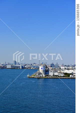 東京ゲートブリッジから見た臨海工業地帯 太平洋セメント東京サービスステーション 138885366