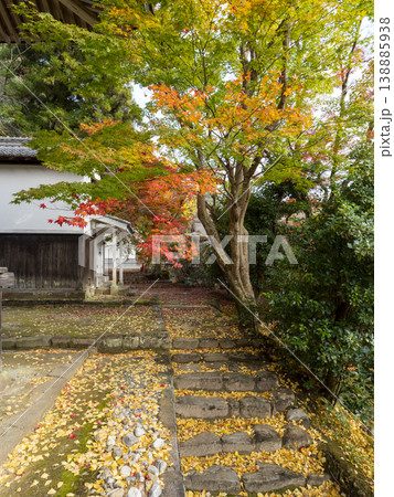奈良県宇陀市　室生寺の紅葉 138885938
