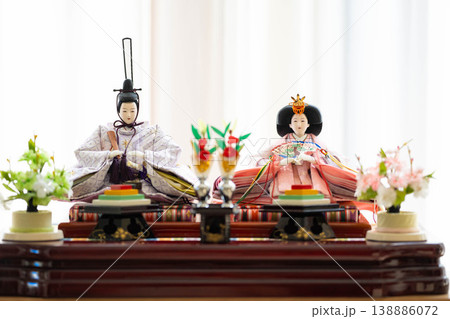 雛人形(男雛と女雛)/ひな祭り・桃の節句の日本伝統行事 雛人形(男雛と女雛)/ひな祭り・桃の節句の日本伝統行事 138886072