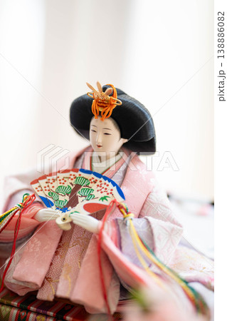 雛人形のお雛様(女雛)/ひな祭り・桃の節句の日本伝統行事 雛人形のお雛様(女雛)/ひな祭り・桃の節句の日本伝統行事 138886082