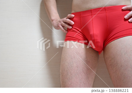 股を持つ男性 股を持つ男性 138886221