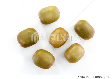 キウイフルーツ 白バック 138886234