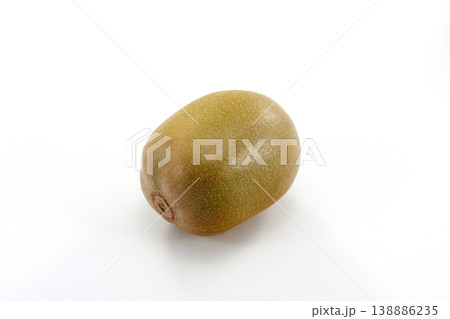 キウイフルーツ 白バック 138886235