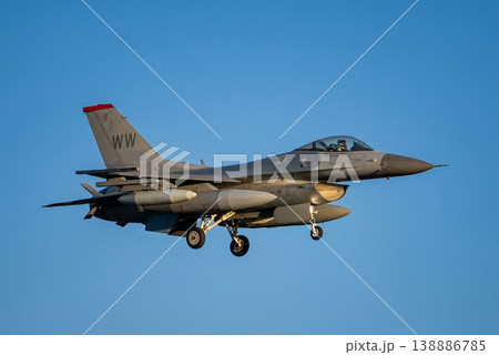 アメリカ空軍　F-16　戦闘機 138886785
