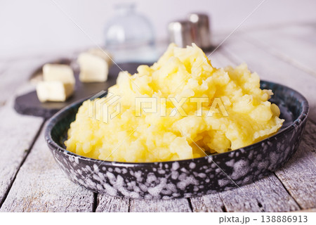Mashed potatoes in bowl on a wooden background Mashed potatoes in bowl on a wooden background 138886913