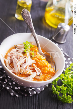Creamy pumpkin soup with chicken Creamy pumpkin soup with chicken 138887007