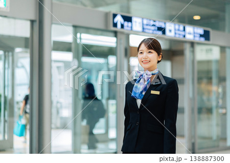 空港のキャビンアテンダント 「撮影協力:関西国際空港(KIX)」 空港のキャビンアテンダント 「撮影協力:関西国際空港(KIX)」 138887300