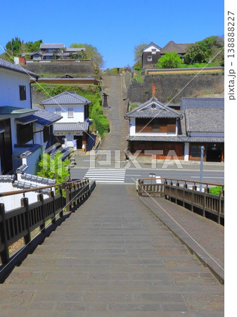 塩屋の坂・酢屋の坂（商人の町・武家屋敷・杵築城下町・縦構図） 138888227