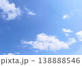 青空と白い雲　背景素材　コピースペース 138888546