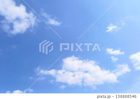 青空と白い雲 背景素材 コピースペース 青空と白い雲 背景素材 コピースペース 138888546
