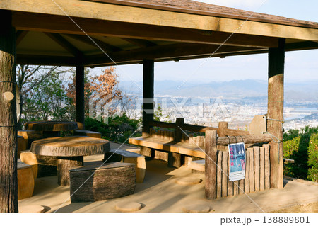 鳩吹山の東屋 138889801