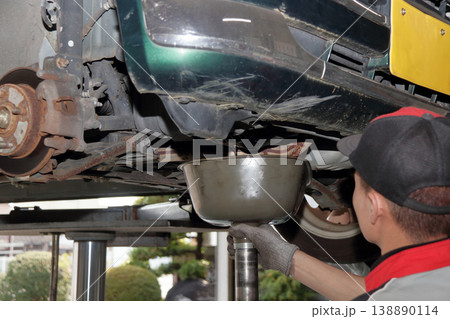 自動車車検点検整備修理工場修理整備工整備士 138890114