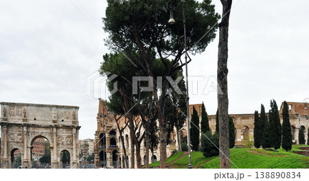 イタリア ローマ 世界遺産 コンスタンティヌスの凱旋門 正面 イタリア ローマ 世界遺産 コンスタンティヌスの凱旋門 正面 138890834