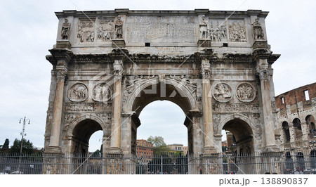 イタリア ローマ 世界遺産 コンスタンティヌスの凱旋門 正面 イタリア ローマ 世界遺産 コンスタンティヌスの凱旋門 正面 138890837