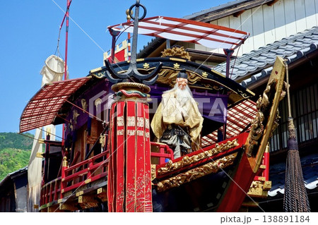 美濃まつりの舟山車 金箔の彫刻と山車人形が美しい日本の祭り 美濃まつりの舟山車 金箔の彫刻と山車人形が美しい日本の祭り 138891184