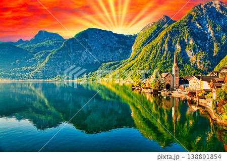 世界遺産の美しい湖・ハルシュタット湖の朝 138891854