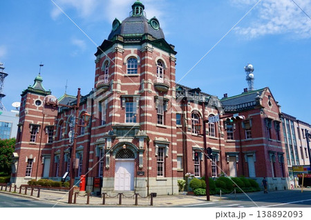 岩手県盛岡市 岩手銀行赤レンガ館の美しい外観と青空 街並み風景 138892093