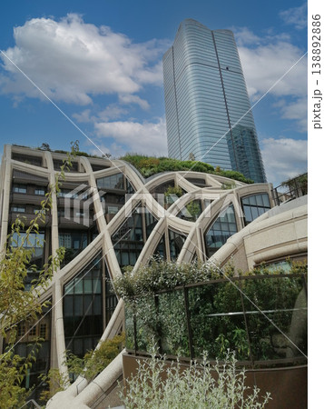 隈研吾デザイン麻布台ヒルズエントランス前写真壁紙 138892886