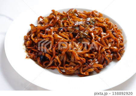ジャージャー麺 - 韓国に行ったら食べたい、韓国風中華料理のジャージャー麺（チャジャンミョン） 138892920