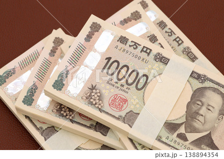 1万円札の束 1万円札の束 138894354