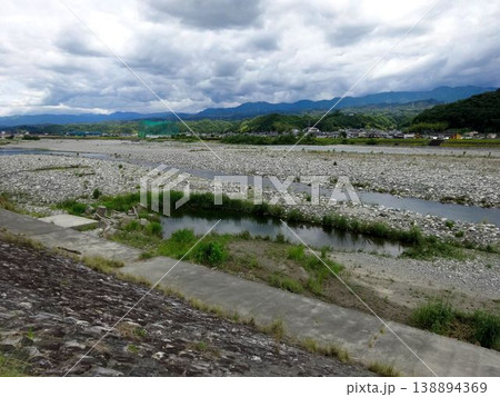 長野県飯田市 天竜川河原の風景 長野県飯田市 天竜川河原の風景 138894369
