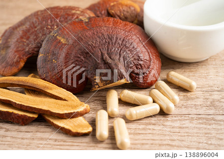 Lingzhi or Reishi mushroom with capsules, organic natural healthy food. 138896004