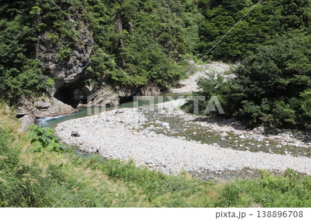 清津峡(新潟県十日町市)入口付近を流れる清津川 清津峡(新潟県十日町市)入口付近を流れる清津川 138896708