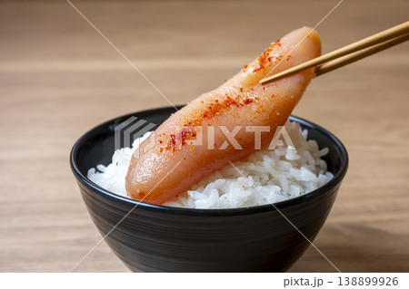 贅沢に明太子を一本のせたご飯 贅沢に明太子を一本のせたご飯 138899926