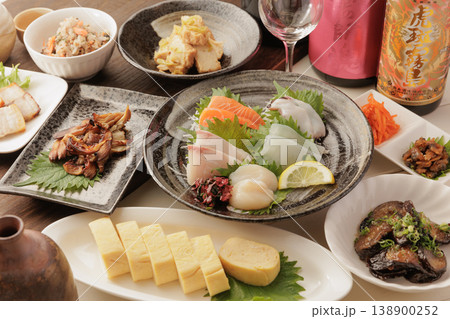 居酒屋のお造りや小鉢などのコース料理 居酒屋のお造りや小鉢などのコース料理 138900252
