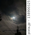 雲間の月と電線のシルエット夜空 138900325