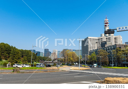 国会前交差点から望む丸の内オフィス街の都市風景 138900331