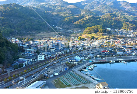 大分県　別府温泉　ローカル列車の走る町　 138900750
