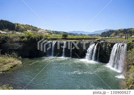 大分県豊後大野市の原尻の滝の風景 大分県豊後大野市の原尻の滝の風景 138900927