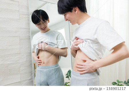 若い男性のダイエットイメージ　 138901217