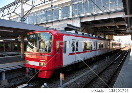 発車を待つ、名鉄 3100系 138901795