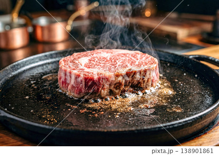 大きなステーキ 138901861