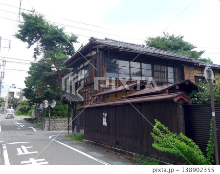長野県飯田市にあるレトロな木造建築物 長野県飯田市にあるレトロな木造建築物 138902355