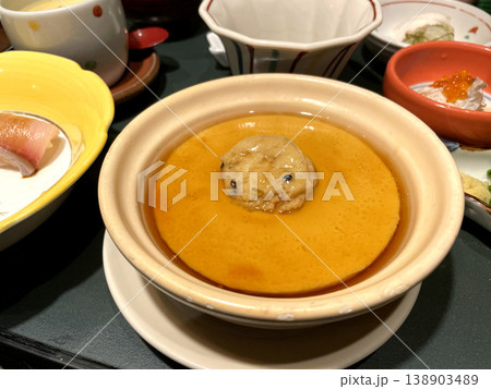 あんかけ手作り豆腐 ─ オレンジ色のあんかけ・土鍋風鉢 138903489
