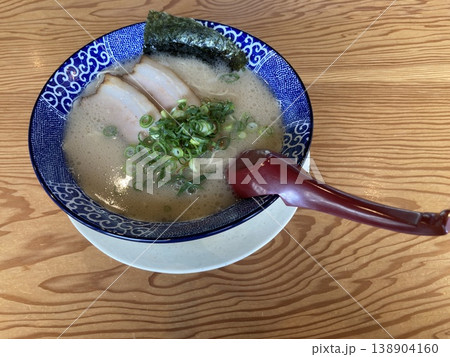 おいしい豚骨ラーメン 138904160