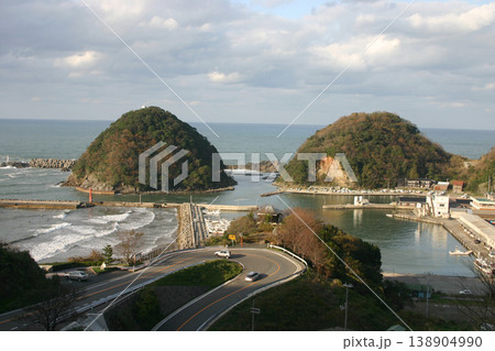 山陰海岸ジオパーク 七坂八峠展望台から見下ろす居組海岸の絶景 山陰海岸ジオパーク 七坂八峠展望台から見下ろす居組海岸の絶景 138904990