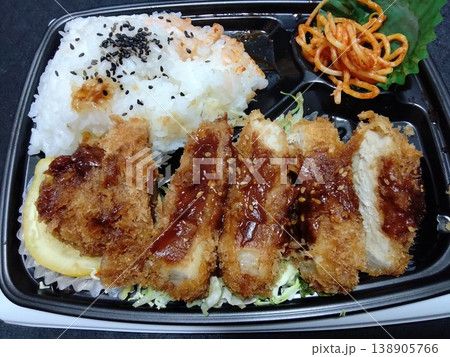 安くて旨いスーパーのヒレカツ弁当 安くて旨いスーパーのヒレカツ弁当 138905766
