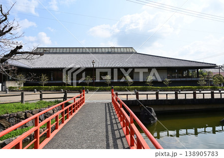 掛川市立中央図書館（静岡県） 138905783