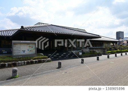 掛川市立中央図書館（静岡県） 138905896