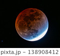 皆既月食で見られるオゾン層を感じられる美しい月 138908412