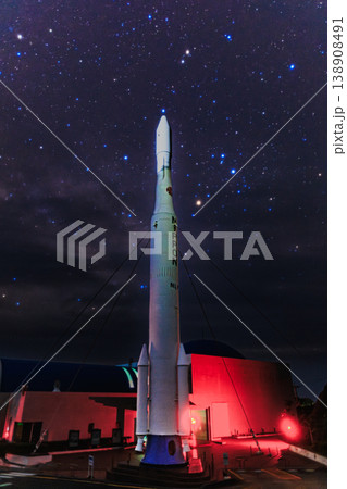 満天の星空とN-1ロケットが描く宇宙への夢 138908491