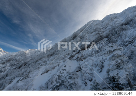 雪山の八ヶ岳、赤岳 138909144
